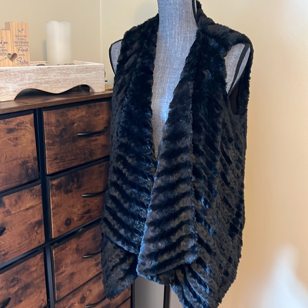 Cascading Faux Fur vest EUC